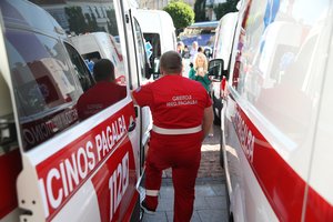 Kilus skandalui dėl naujų greitosios pagalbos automobilių būklės prabilo jų pardavėjai