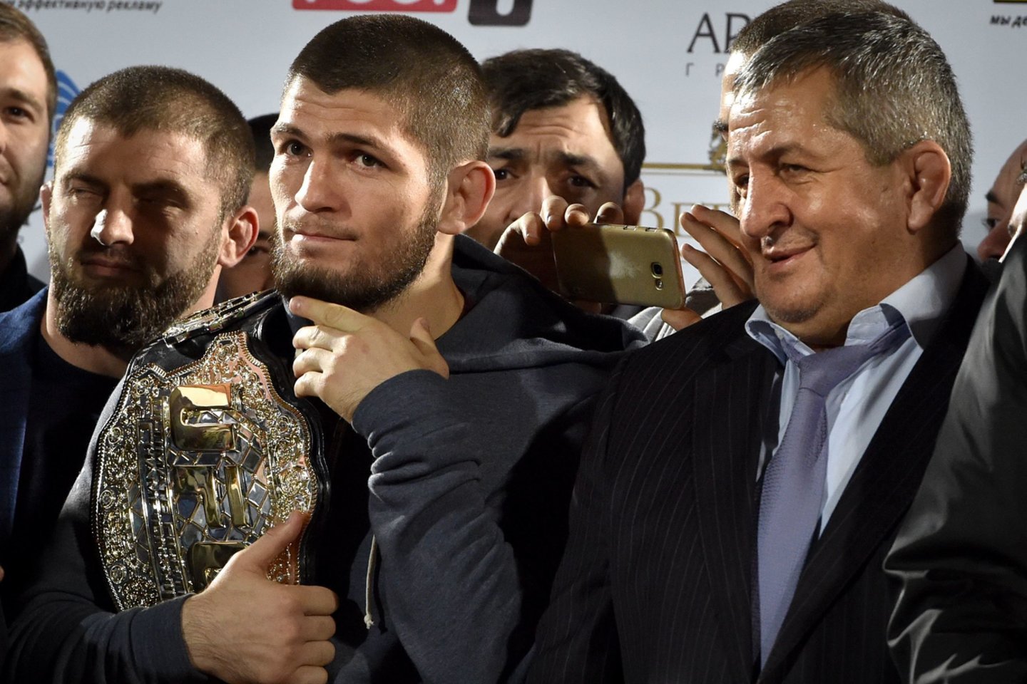 Habibas trokšta, kad kovą bokso ringe iš arti stebėtų ir jo tėtis.<br> AFP/Scanpix nuotr.