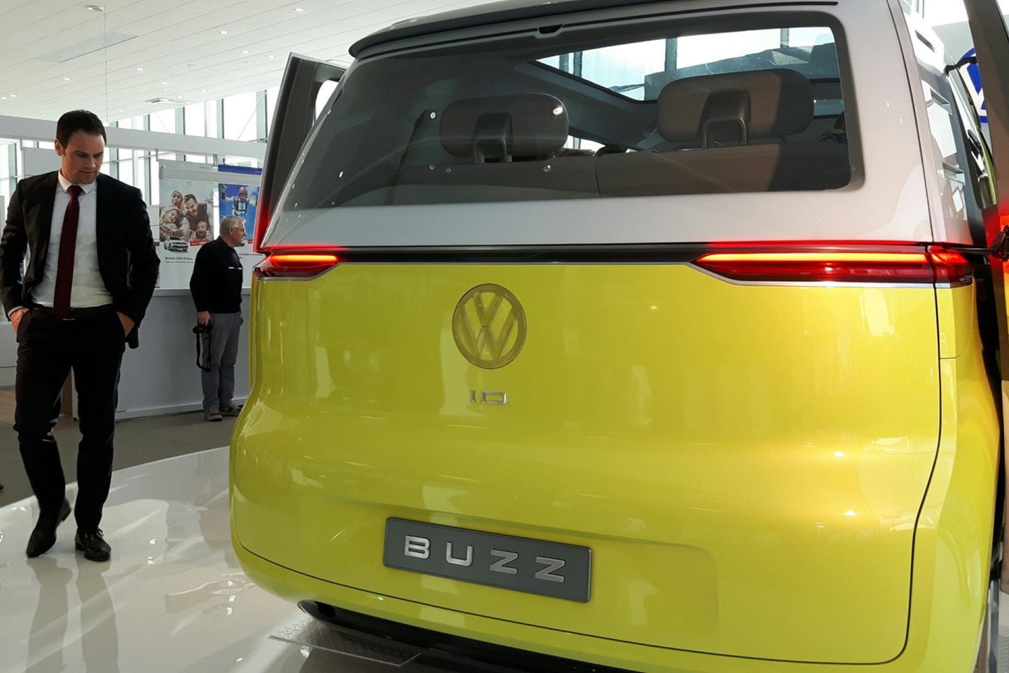  „Volkswagen“ skelbia, kad ID. serijos modeliai bus prieinami vidutiniam pirkėjui.<br> S. Rinkevičiaus nuotr.