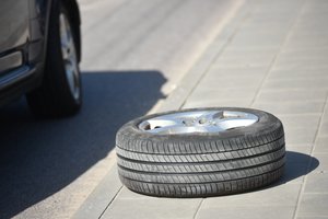 Artėja metas keisti padangas: svarbiausi atsakymai į vairuotojus kankinančius klausimus