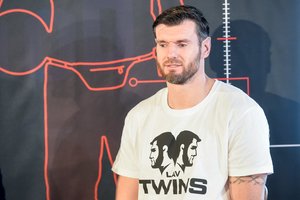 Į naujus vandenis brendantis D. Lavrinovičius paliko mįslingą užuominą dėl savo ateities