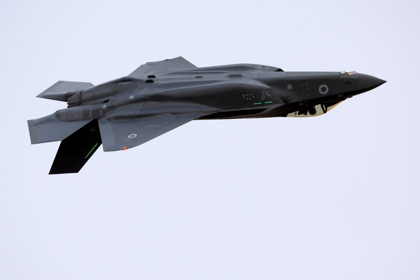 Belgija įsigis JAV gamybos radarais sunkiai susekamų modernių naikintuvų F-35, turinčių pakeisti senstančius lėktuvus F-16, ketvirtadienį pranešė premjeras Charles'is Michelis. <br>Reuters/Scanpix nuotr.