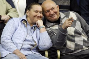 Turtingiausia Rusijos moteris pirmyn iriasi be skrupulų – sentimentų nejaučia net dukrai