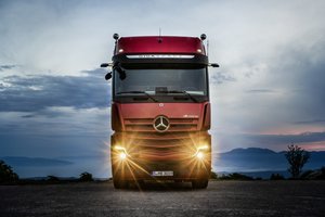Lietuvoje „Hegelmann Transporte“ nusipirko net 1000 naujausių „Mercedes-Benz“ vilkikų