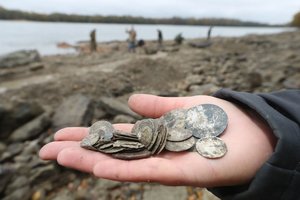 Vengrijoje dėl sausrų nusekusioje Dunojaus vagoje rasta senovinių lobių