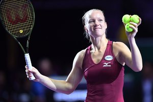 Olandę K. Bertens į pusfinalį atvedė varžovės trauma
