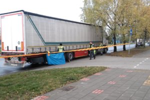 Baisi nelaimė Panevėžyje: krovininis automobilis pervažiavo vyrą 