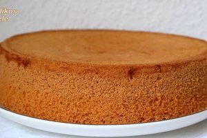 Išbandžiau naują biskvito receptą. Tiesiog puikus – purus, kvepiantis, storas