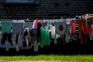 Pamėginkite patys – ši priemonė stebuklingai apsaugo baltus audinius