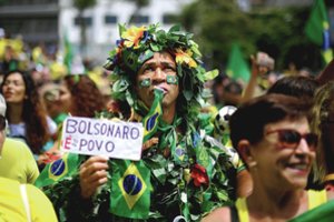 Ant bedugnės krašto kybanti Brazilija susižavėjo tvirtos rankos pažadais