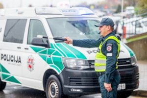 Išvydę eismo reguliuotoją vairuotojai pasimeta: ką reiškia kiekvienas signalas