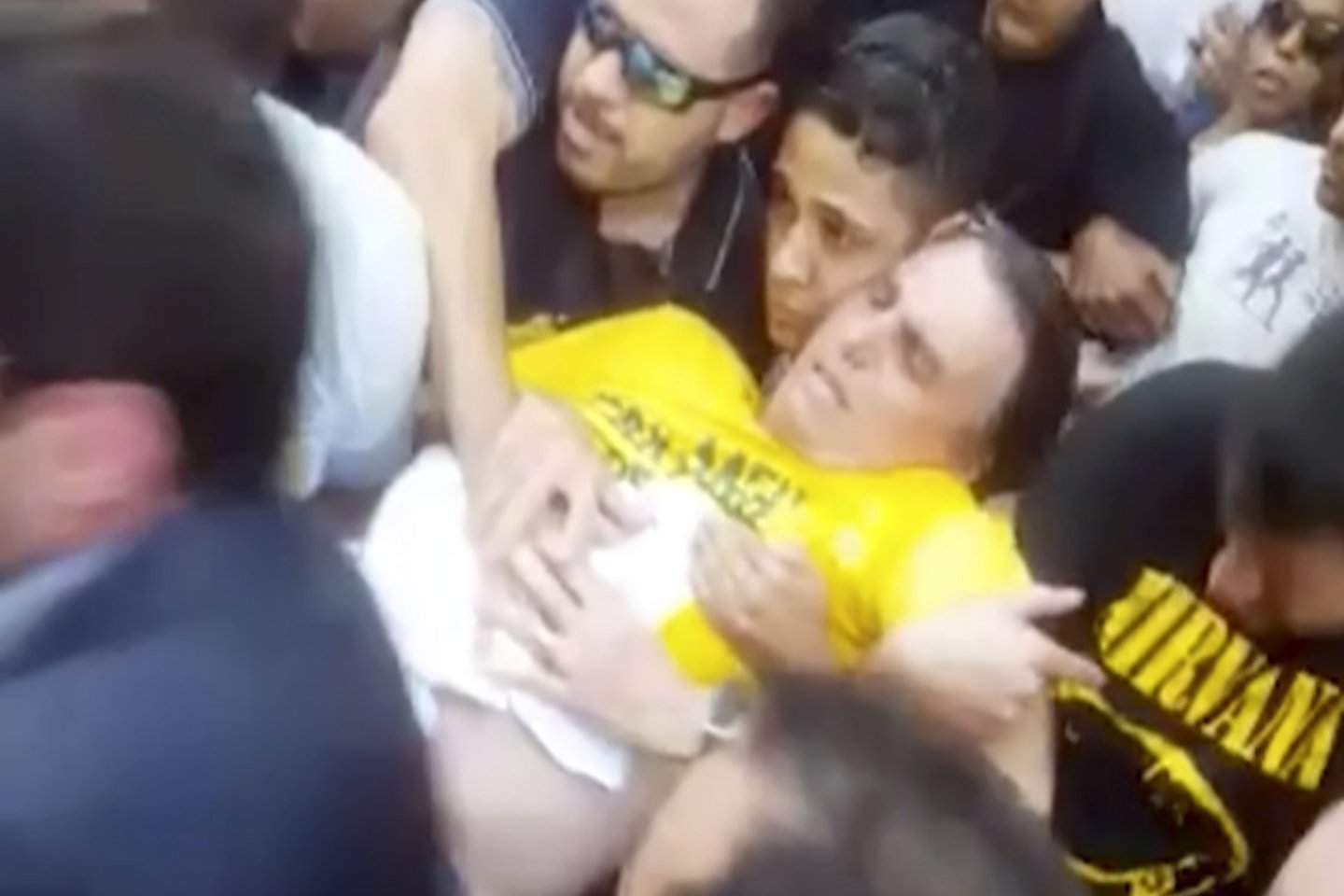 Pasikesinimas peiliu pakėlė kandidato populiarumo reitingą.<br> AP nuotr.