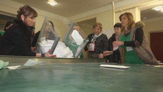 Gruzijoje vykstančiuose išskirtiniuose prezidento rinkimuose prireiks antro turo 