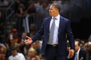 „Cavaliers“ strategas be L. Jameso komandoje išsilaikė tik mėnesį