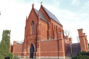 Kretinga toliau džiugina: atkurtas Tiškevičių šeimos mauzoliejus