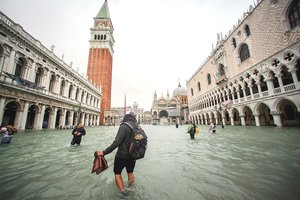 Venecija skęsta nuo didžiulių audrų: kanalais pavirto net ir gatvės