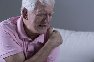 Siaubingų skausmų riečiamas vilnietis jau beveik pusmetį nesulaukia pagalbos