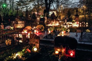 Kiek netikėtas klausimas: ko gero žmoniją moko tikėjimas dvasiomis?