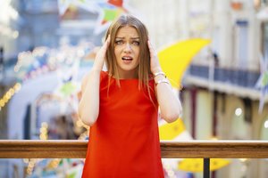 Parduotuvėje sutiktai meilužei žmona tarė žodį, kad iš nuostabos net pakilo antakiai