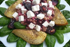 Paprastos, o kartu ir prabangios salotos: puikų skonį suteikė vienas ingredientas