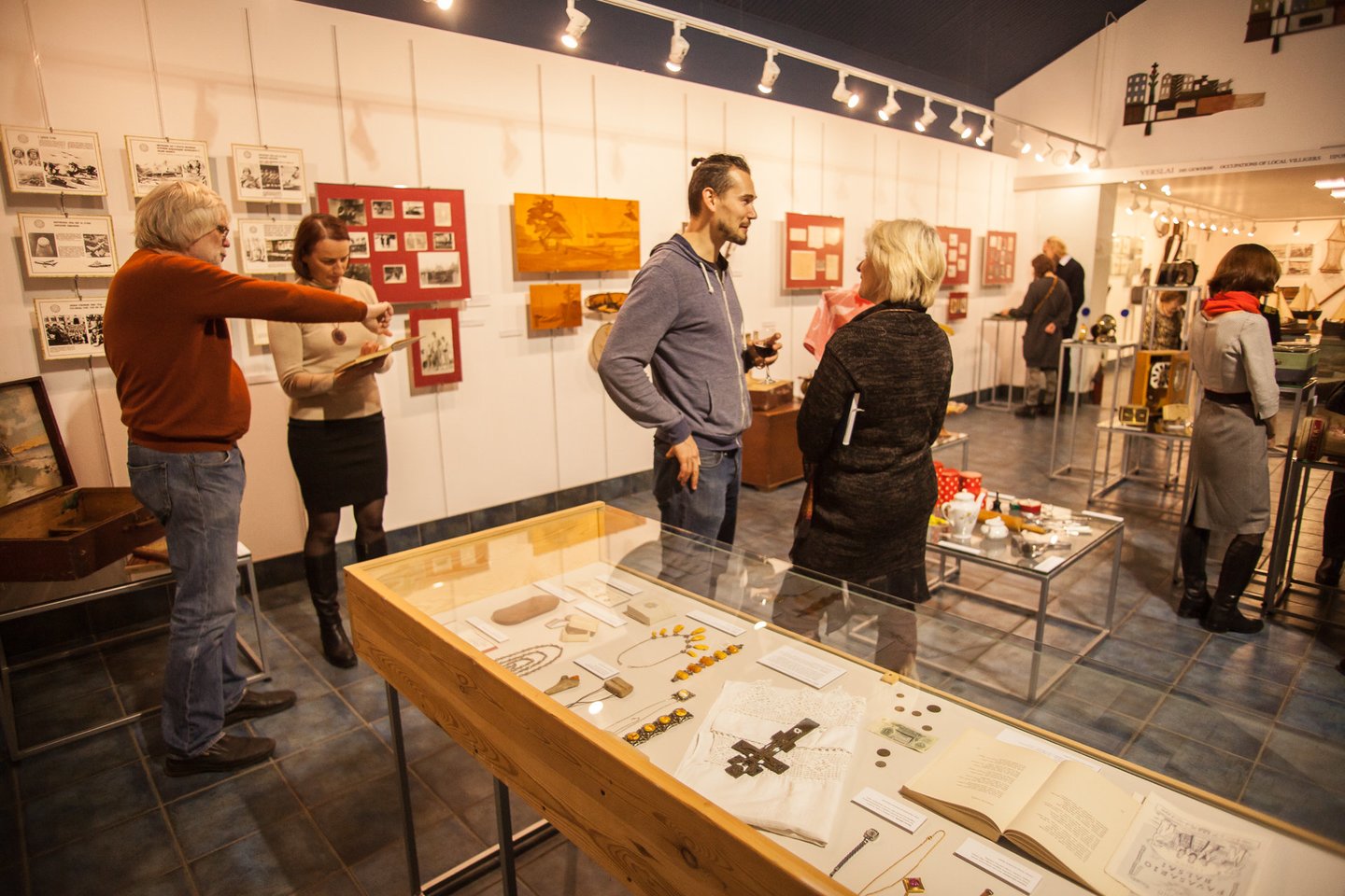 Neringos muziejai jau trečius metus iš eilės rengia gyvosios istorijos parodą „Muziejų kuriame kartu“.<br> Organizatorių nuotr.