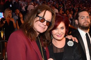 Slapta tablečių vyro gėrime ištirpdžiusi Sharon Osbourne sužinojo skaudžią tiesą