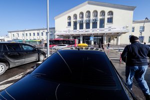 Vilniaus oro uosto pastatas kaitina aistras: vieni nori griauti, kiti – apsaugoti