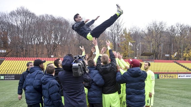 Karjerą baigia Lietuvos sporto legenda – batelius ant vinies kabina D. Česnauskis