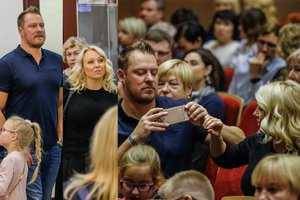 Visur kartu: Violeta ir Vilius Tarasovai šeštadienio vakarą mėgavosi koncertu