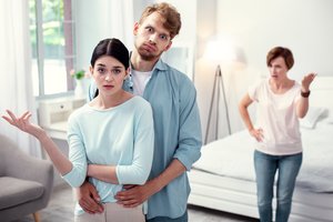 Pas merginą svečiuose laukė akibrokštas: „Tokie klausimai uošvėms neturėtų rūpėti“