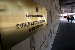 Sveikatos apsaugos ministerija teigia sumažinusi padalinių ir etatų