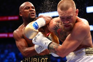 Sensacingas posūkis: nenugalimas F. Mayweatheris vis dėlto įžengs į MMA ringą