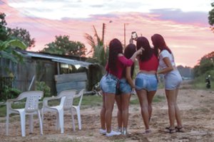 Skurdas kūną pardavinėti privertė net policininkes ar mokytojas