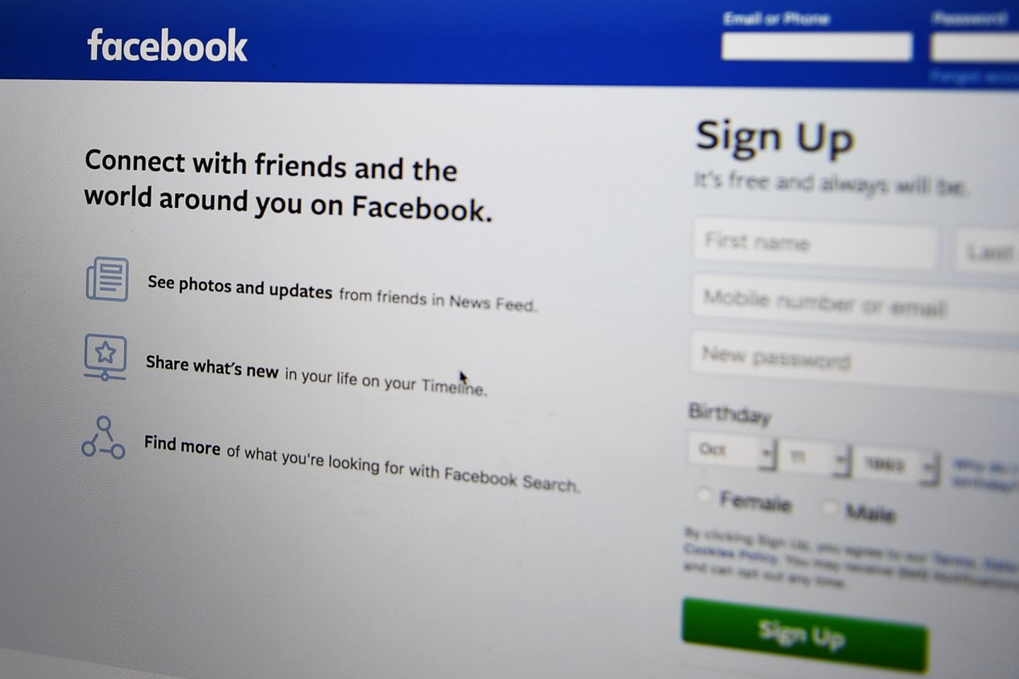  Interneto milžinė „Facebook“ pirmadienį pranešė užblokavusi apie 30 paskyrų savo platformoje ir dar 85 – socialiniame tinkle „Instagram“, nuskambėjus nuogąstavimams, kad jos galbūt yra susijusios su užsienio subjektais ir naudotos mėginant kištis į JAV kadencijos vidurio rinkimus.<br> AFP/Scanpix nuotr.