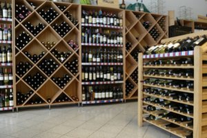 Estija svarsto mažinti akcizą alkoholiui