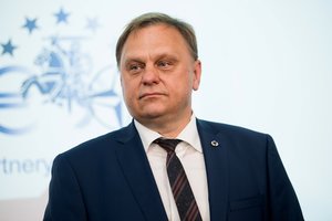 Dėl į Latviją nutekėjusių dešimčių milijonų Estija svarsto akcizų alkoholiui mažinimą