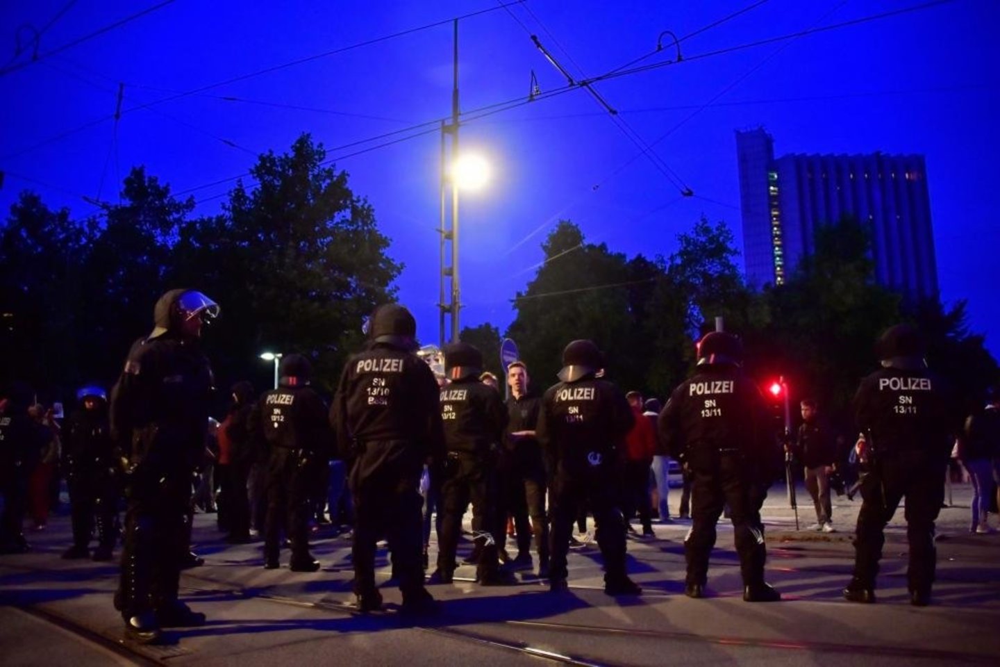 Policija apsupo dalį Chemnico ir evakavo žmones iš kelių pastatų.<br> Reuters/Scanpix nuotr.