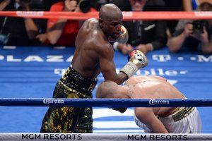 Aiškėja, kiek pinigų F. Mayweatheriui atneš žingsnis į MMA ringą