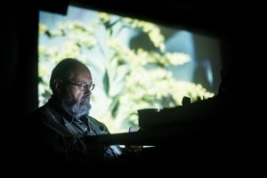 Phillo Niblocko koncertas festivalyje „Gaida“: monolitinės garso masės