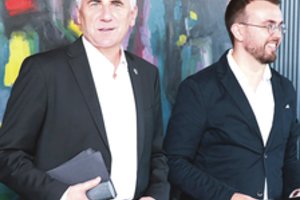 Susikrimtęs dėl V. Ušacko ners į verslą