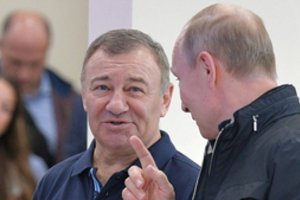 LRT tyrimas. R. Karbauskio verslas prekiauja trąšomis, kurias gamina V. Putino draugo fabrikas