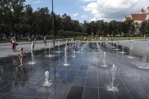 Vilniaus Lukiškių aikštė atsisveikina su interaktyviuoju fontanu