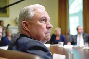 Donaldas Trumpas pašalino dar vieną kliūtį kelyje