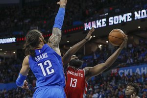 NBA naktis: be savo lyderio žaidusi „Thunder“ pratęsė „Rockets“ agoniją