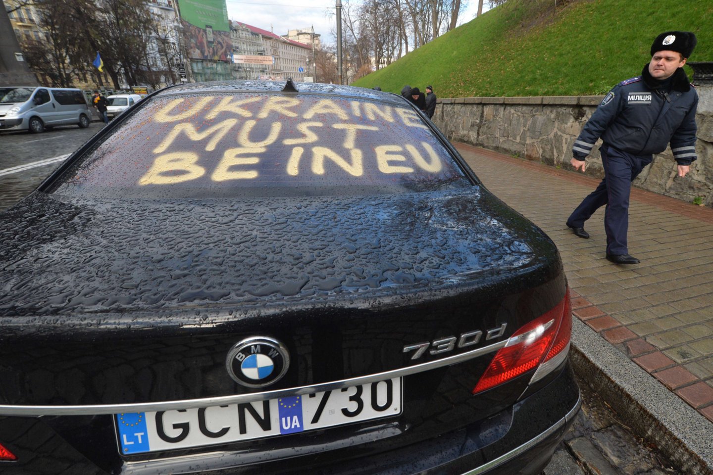 Užsieniečiai išsigabena daugybę automobilių iš Lietuvos.<br> AFP/Scanpix nuotr.