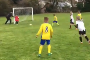 Velse – internetą užkariaujantis išradingas tėčio poelgis futbolo aikštėje