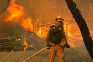 Kalifornijoje per miško gaisrus sudegė tūkstančiai pastatų