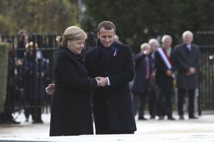 Prasidėjus karo pabaigos šimtmečio minėjimui – simbolinis lyderių gestas