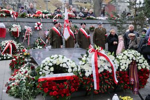 Lietuvą ir Lenkiją suvienijo abiejų valstybių himnų giedojimas Rasų kapinėse