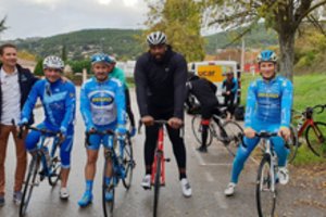 Dviratininkas E. Šiškevičius „vežė“ į kalną dziudo legendą